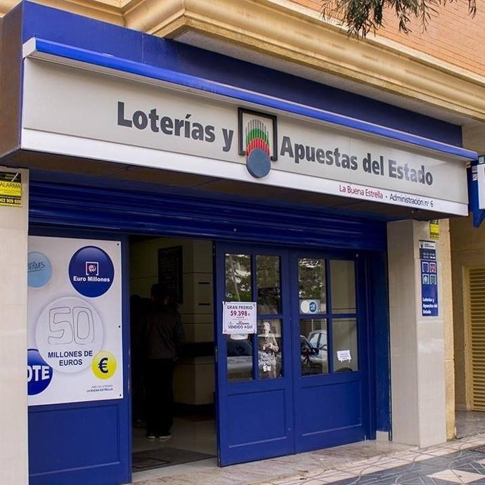 La administración de lotería número 6 de Roquetas de Mar (Almería), 'La buena estrella'.