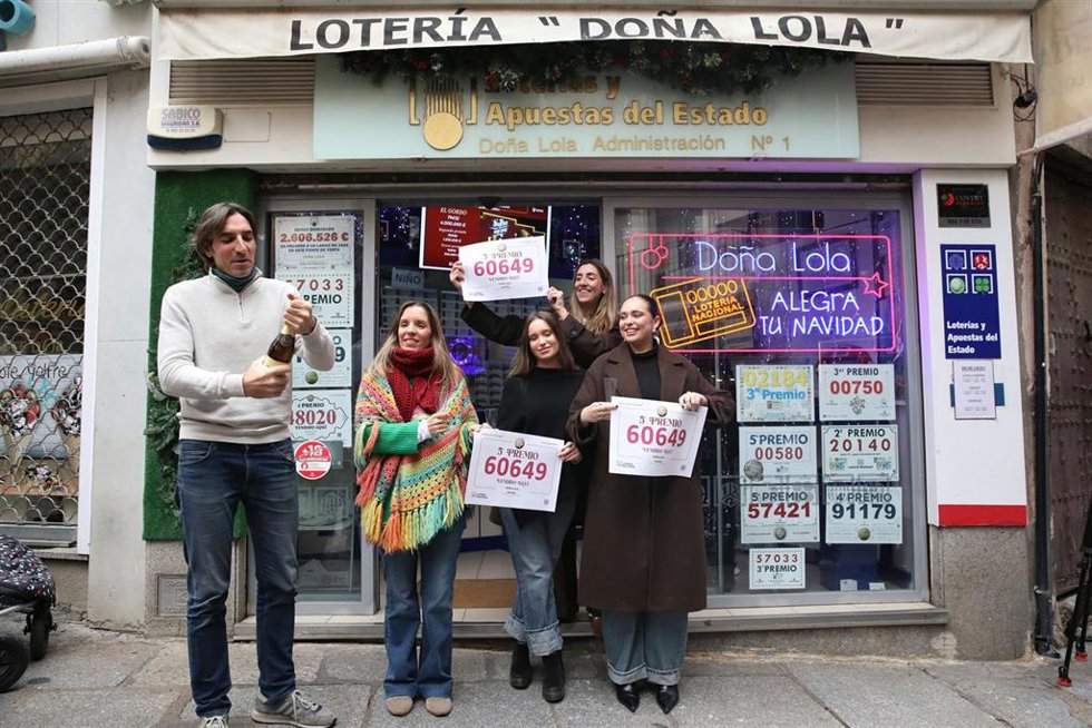 Doña Lola vuelve a repartir suerte en el Sorteo de Navidad