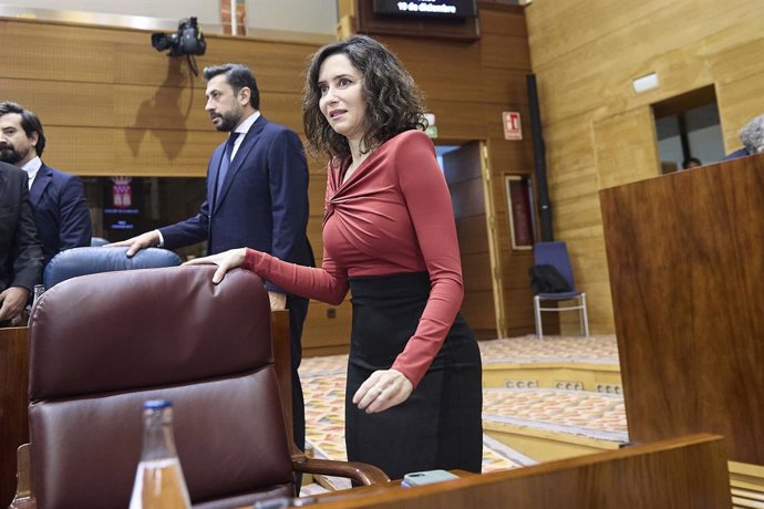 A Presidente da Comunidade de Madri, Isabel Díaz Ayuso, durante o debate sobre o Orçamento de 2026, na Assembleia de Madri, em 19 de dezembro de 2025, em Madri (Espanha). A Assembleia de Madri aprova o orçamento de 2026 com a maioria absoluta do PP.