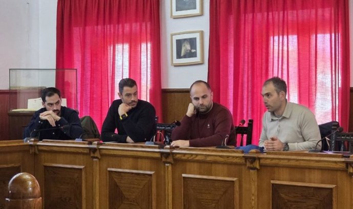 Por Andalucía ha reclamado en Teba (Málaga) la construcción urgente de un nuevo colegio público que garantice la igualdad de oportunidades en el medio rural.