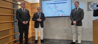 Fuentes (centro) en la presentación de las intervenciones hidráulicas que se ejecutarán en el Sur de la provincia.