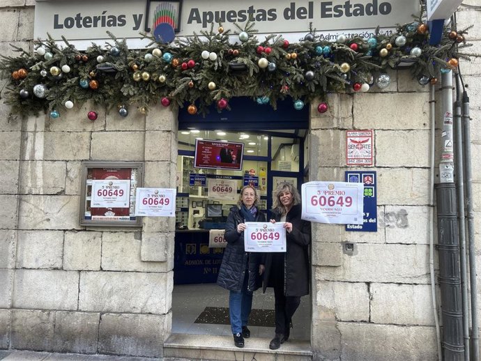 Administración El Búho de Oro vende una serie del número 60.649, agraciado con el segundo de los ocho quintos premios del Sorteo de Navidad.