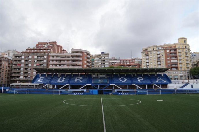 Archivo - Interior del campo municipal Nou Sardenya