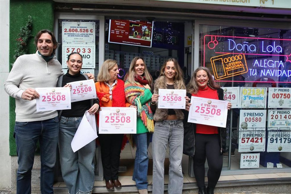 Doña Lola' vuelve a repartir suerte en Toledo con un cuarto premio: "No sabemos cómo puede pasar"