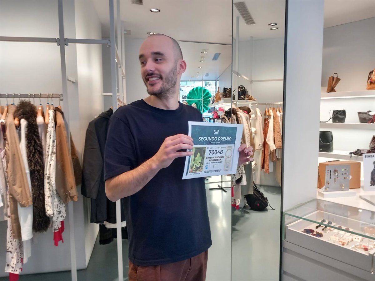 Uno de los trabajadores de Bimba y Lola en Logroño, agraciado con un 2º premio;  De momento tengo que asumirlo 