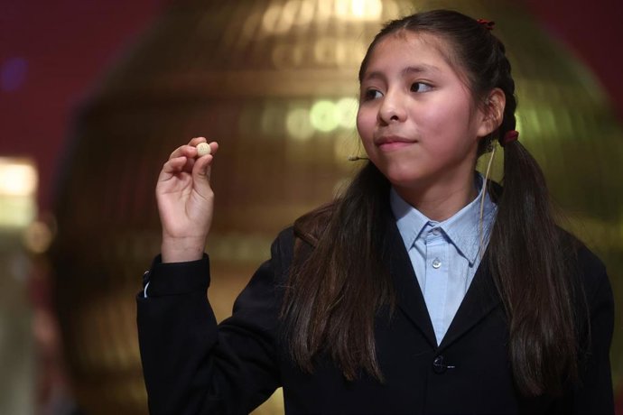 Una niña del Colegio de San Ildefonso. 