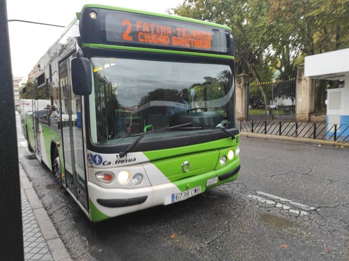 Archivo - Un autobús de Aucorsa.