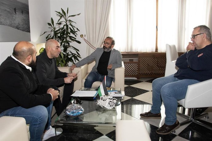 El presidente de la Diputación de Cáceres, Miguel Ángel Morales, se ha reunido este lunes con el secretario de la Asociación de Daño Cerebral Adquirido de Cáceres, Jesús María Prieto y otros representantes de la asociación