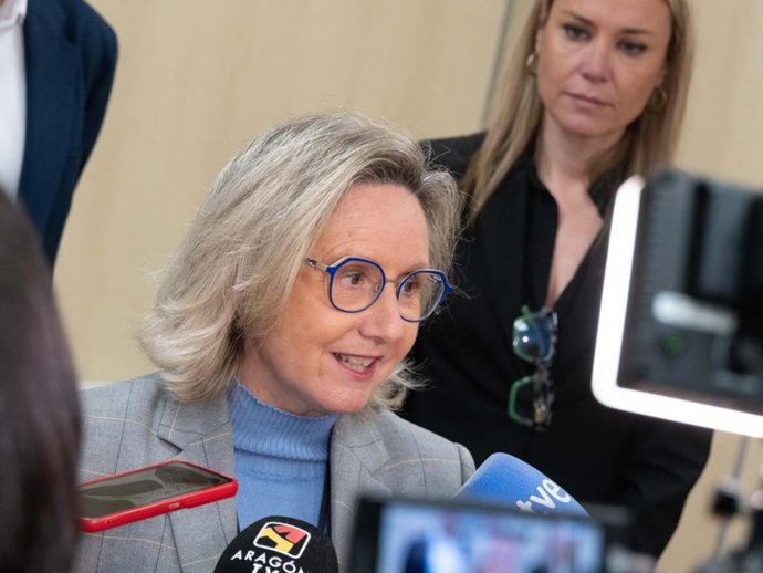 La gerente del Salud, Ana Castillo, explica que el Decreto de Difícil Cobertura es una norma excepcional y temporal para llevar médicos a todo el territorio.