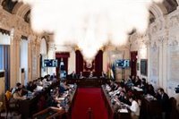 El Pleno de Málaga insta a la Junta y al Gobierno a tomar medidas para implantar una tasa turística