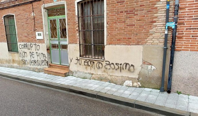 Pintadas en la casa del alcalde de Villalar, Luis Alonso Laguna.