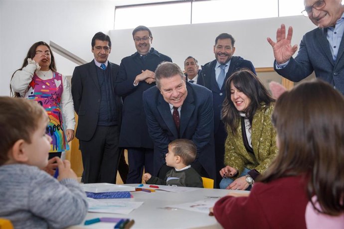 El presidente de Castilla-La Mancha, Emiliano García-Page, inaugura, en Corral de Calatrava (Ciudad Real), la Escuela Infantil La Pepa