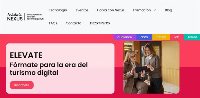 El plan de formación en competencias digitales de la Junta de Andalucía para el turismo incorpora sus 13 primeros cursos.