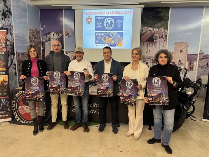Foto: la diputada Magdalena Rodríguez (izda), el alcalde de Prádena, Ismael Maseda;el organizador de la Leyenda, Mariano Parellada; el diputado Javier Figueredo; la alcaldesa Ana Rosa Zamarro, y la presidenta de Autismo segovia, Susana Guri.