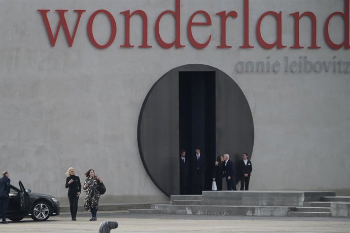 Archivo - La fotógrafa Annie Leibovitz durante la inauguración de su exposición 'Wonderland' en la Fundación Marta Ortega Pérez