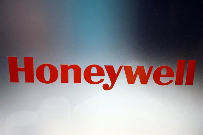 Archivo - FILED - 05 de janeiro de 2014, EUA, Las Vegas: O logotipo da empresa Honeywell é retratado na feira de eletrônicos de consumo CES, em Las Vegas. A Honeywell International disse na quarta-feira que iniciará uma oferta pública voluntária para adqu