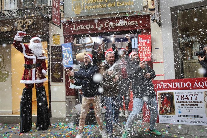Administración La Caprichosa en Toledo celebrando los premios del Sorteo de Navidad 2025