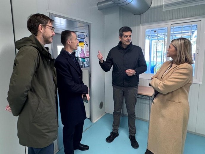 Ortí visita els centres educatius de Massanassa i Catarroja afectats per la dana