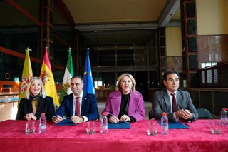 La Junta firma la venta a la Diputación de Granada de la antigua sede del Banco de España.