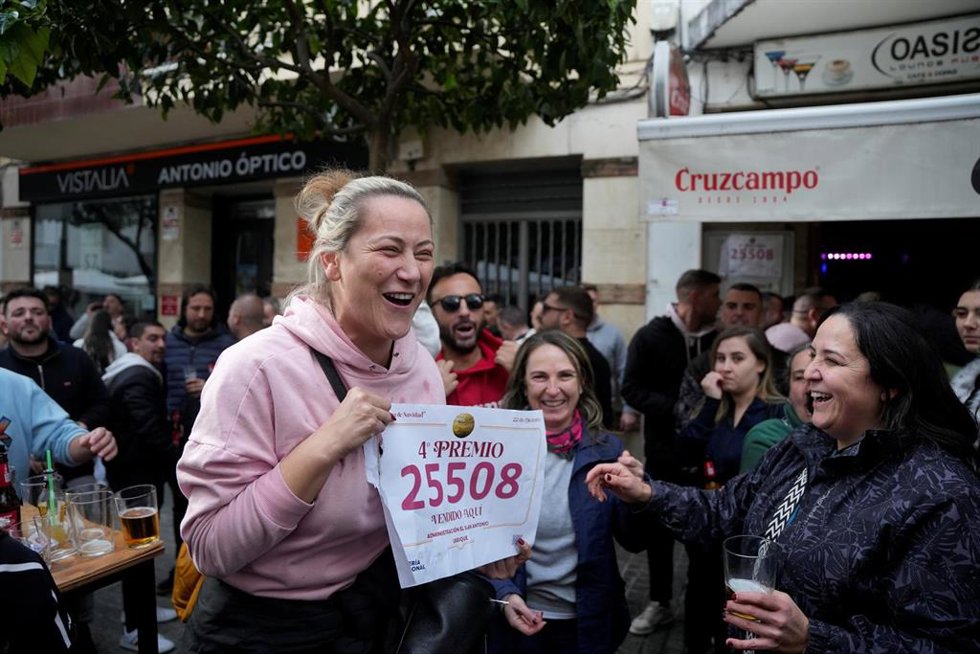 El 25.508, segundo cuarto premio, ha dejado cuatro millones de euros en Ubrique (Cádiz).