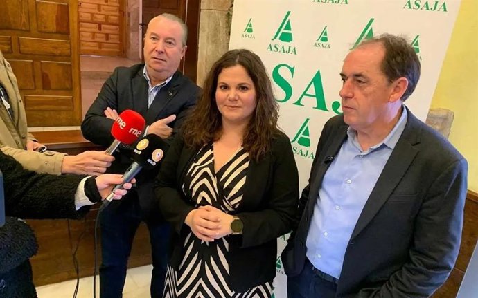 De izda a dcha, Donaciano Dujo, la presidenta de Asaja Soria Ana Pastor y el presidente de la Diputación de Soria Benito Serrano