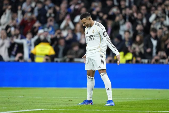 El delantero francés Kylian Mbappé (Real Madrid CF) celebra un gol ante el Sevilla FC en LaLiga EA Sports 2025-26.