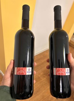 Etiquetas de vino tinto del Consejo Regulador de las Denominaciones de Origen Protegidas (DOP) Condado de Huelva y Vinagre del Condado de Huelva y de la Indicación Geográfica Protegida (IGP) Vino Naranja del Condado de Huelva.