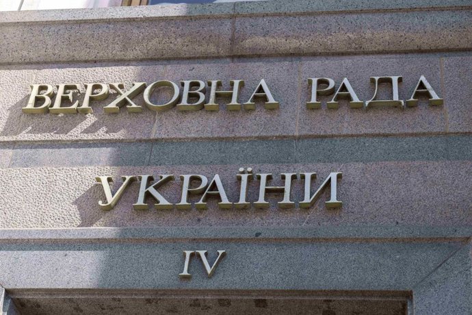 Archivo - Entrada del Parlamento de Ucrania, la Rada Suprema, en la capital, Kiev (archivo)