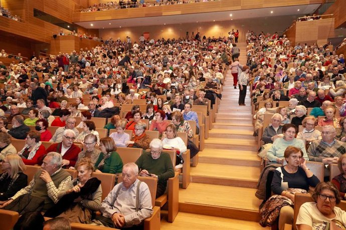 Unas 1.700 personas mayores disfrutan del Concierto de Navidad organizado en su honor por el Ayuntamiento de Valladolid