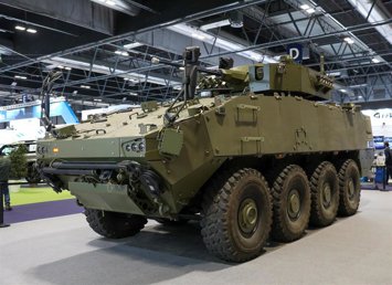 Archivo - Vehículo blindado 8x8 Dragón en la Feria Internacional de Defensa y Seguridad FEINDEF, en IFEMA, a 3 de noviembre de 2021, en Madrid, (España).
