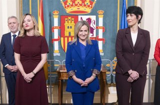 (I-D) La exministra de Educación, Formación Profesional y Deportes, Pilar Alegría; la ministra de Educación, Formación Profesional y Deportes, Milagros Tolón y la ministra de Inclusión, Seguridad Social y Migraciones y portavoz del Gobierno, Elma Saiz, en