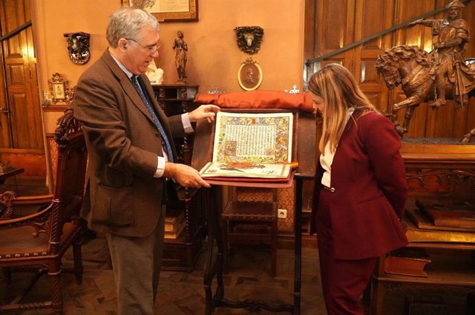 La presidenta del Govern, Marga Prohens, visita la sede de la Fundación Antoni Maura