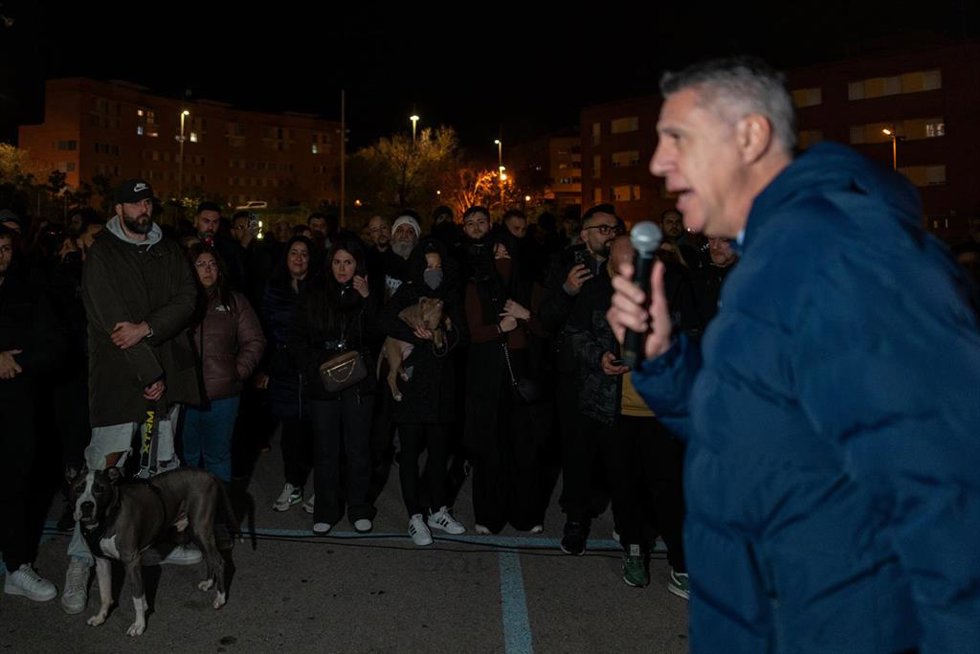 El alcalde de Badalona, Xavier García Albiol, durante una convocatoria con vecinos para abordar la crisis del desalojo del B9, a 22 de diciembre de 2025, en Badalona, Barcelona, Catalunya (España). 