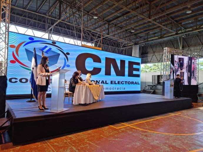 Archivo - Apertura de las elecciones generales en Honduras 2021
