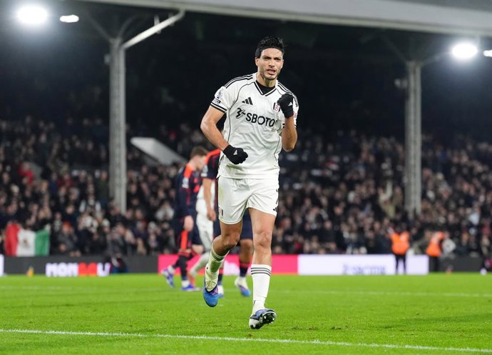 22 December 2025, United Kingdom, London: Fulham's Raul Jimenez celebrates scoring his side's first goal during the English Premier League soccer match between Fulham and Nottingham Forest at Craven Cottage. Photo: Adam Davy/PA Wire/dpa