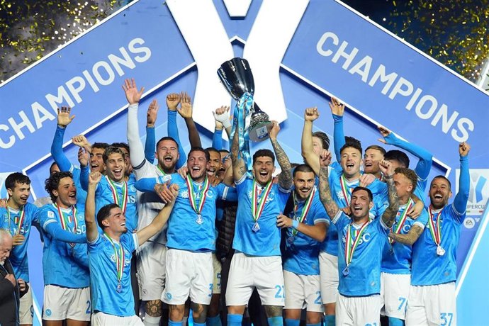 El Nápoles celebra la Supercopa de Italia