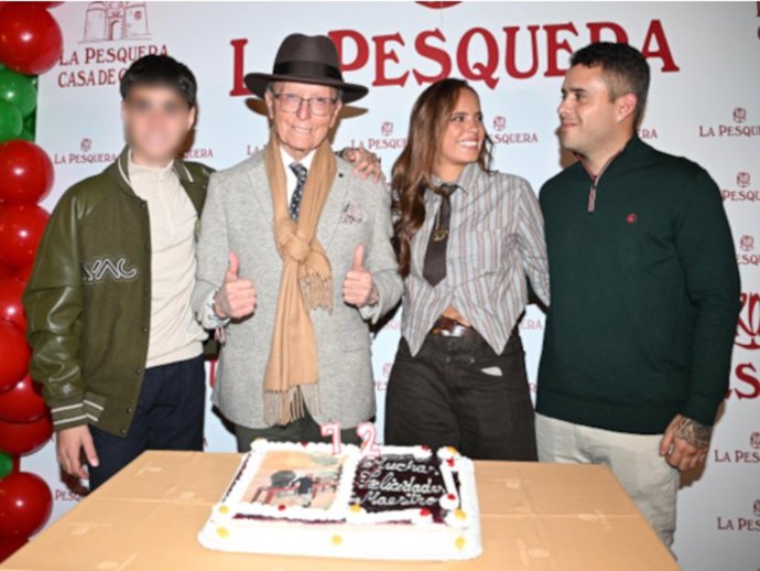 José Ortega Cano junto a sus tres hijos, Gloria Camila Ortega, José María Ortega y José Fernando Ortega durante la celebración de su 72 cumpleaños en un restaurante, a 22 de diciembre de 2025, en Madrid (España)