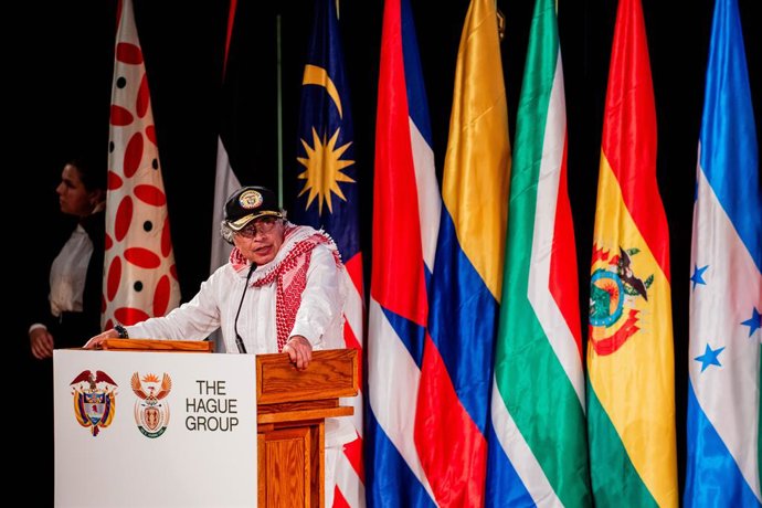 Archivo - September 26, 2025, Manhattan, New York, United States: Colombian President Gustavo Petro Urrego speaks during The Hague Group high-level meeting at the New York Society for Ethical Culture. Colombian President Gustavo Petro addresses supporters