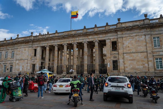 Archivo - Arquivo - 4 de setembro de 2024, Bogotá, Cundinamarca, Colômbia: Motociclistas participam de uma manifestação em frente ao congresso da Colômbia, enquanto caminhoneiros e outros grupos chegam ao terceiro dia de protestos contra o aumento dos pre