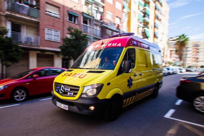Archivo - Imagen de recurso de una ambulancia del SAMU