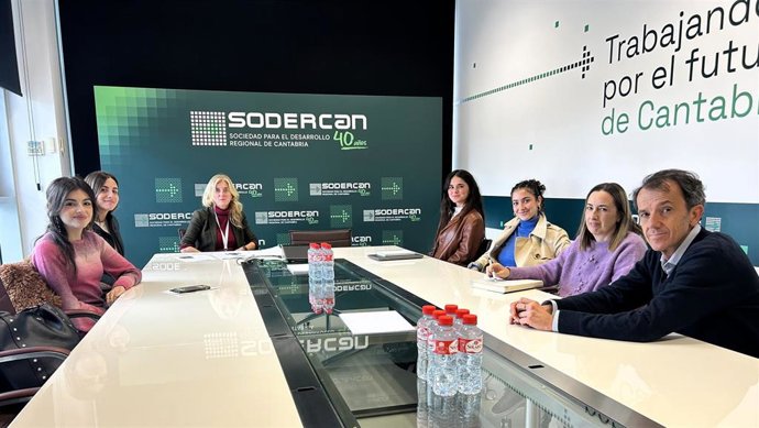 Cuatro jóvenes cántabras se incorporan en enero a las oficinas del ICEX en Chicago, Dubái, Lisboa y Singapur