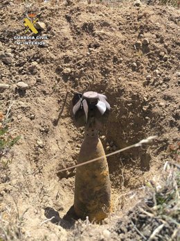 Archivo - La Guardia Civil en La Rioja destruye una granada de mortero en Sierra Cebollera