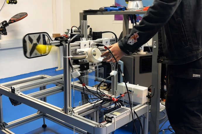 Investigadores de la UPV diseñan la primera estación científica de Europa para medir la calidad de palas de pickleball