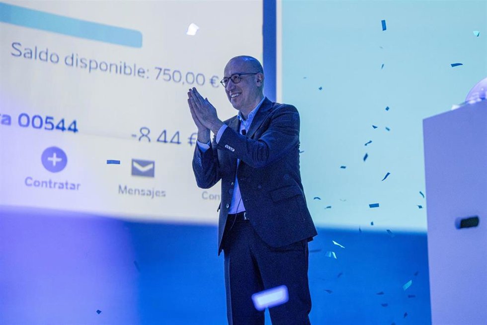 Archivo - El consejero delegado de BBVA, Onur Gen, presenta la nueva 'app' del banco, en el auditorio de Ciudad BBVA. a 20 de mayo de 2025, en Madrid (España).