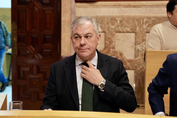 El alcalde de Sevilla, José Luis Sanz preside la sesión plenaria donde se debate los presupuestos municipales para 2026. 