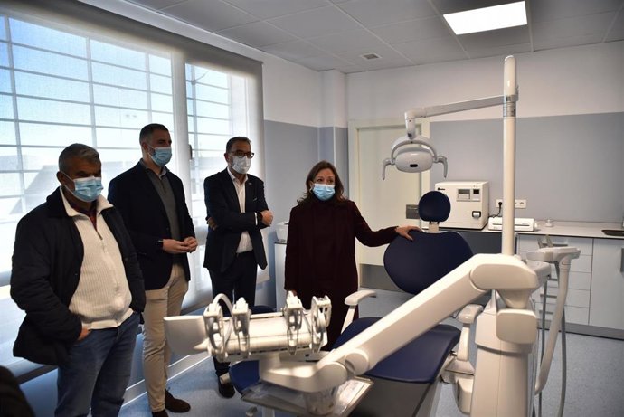 La delegada de la Junta en Málaga, Patricia Navarro, junto al delegado de Sanidad, Carlos Bautista, el alcalde del municipio, José García Orejuela, y la gerente del área sanitaria norte de Málaga, Belén Jiménez.