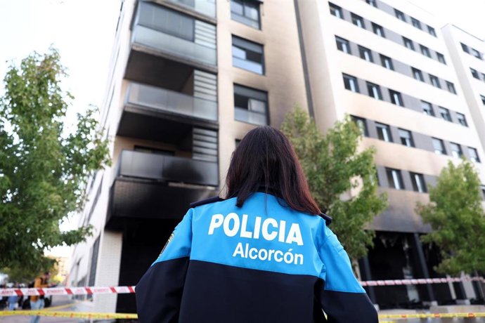 Archivo - Una agente de la Policía Local de Alcorcón