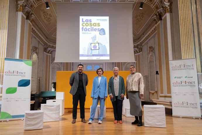 Proyecto Edufinet  ha vuelto un año más a llevar a escena la obra 'Las cosas fáciles' en Málaga, de la mano de la Compañía de Teatro Blanca Marsillach, con el objetivo de fomentar la inclusión financiera y digital de las personas mayores.