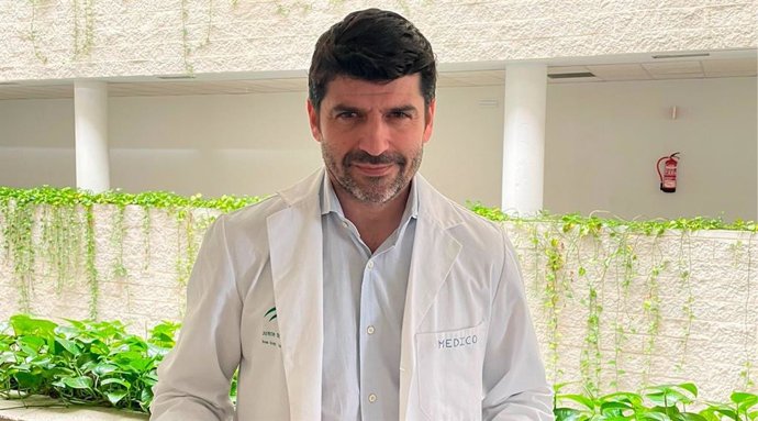 El jefe del servicio de Medicina Física y Rehabilitación del Hospital Universitario Juan Ramón Jiménez, Carlos Cordero.