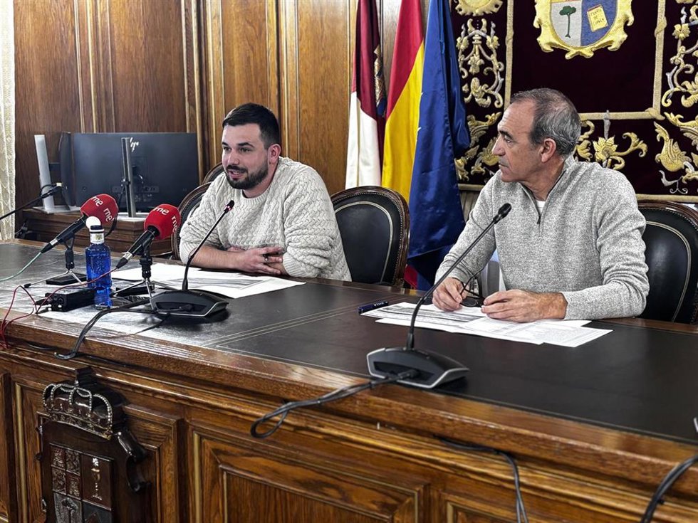 El diputado de Deportes de la Diputación de Cuenca, Abel Fresneda, acompañado del técnico de área Nacho Lillo.